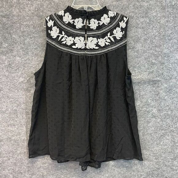 TORRID Top Size 1 (1X) Black White Clip Dot Embroidered Chiffon Sleeveless EUC - Picture 13 of 16